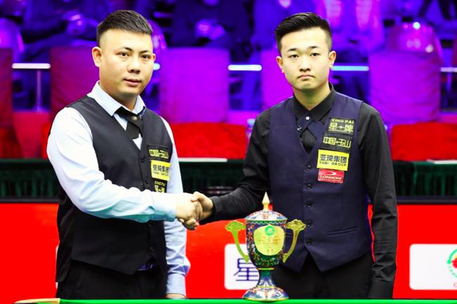 而更具话题 而更具话题